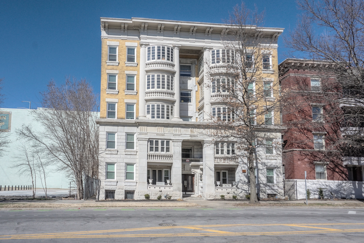 1110-1112 E Armour Blvd, Kansas City, MO for sale Building Photo- Image 1 of 1