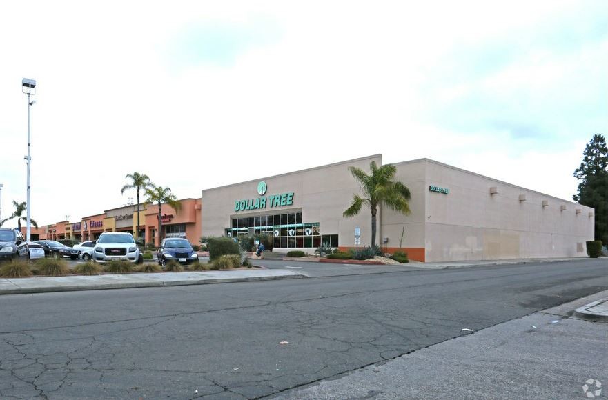 3730-3780 N Blackstone Ave, Fresno, CA for lease Building Photo- Image 1 of 1