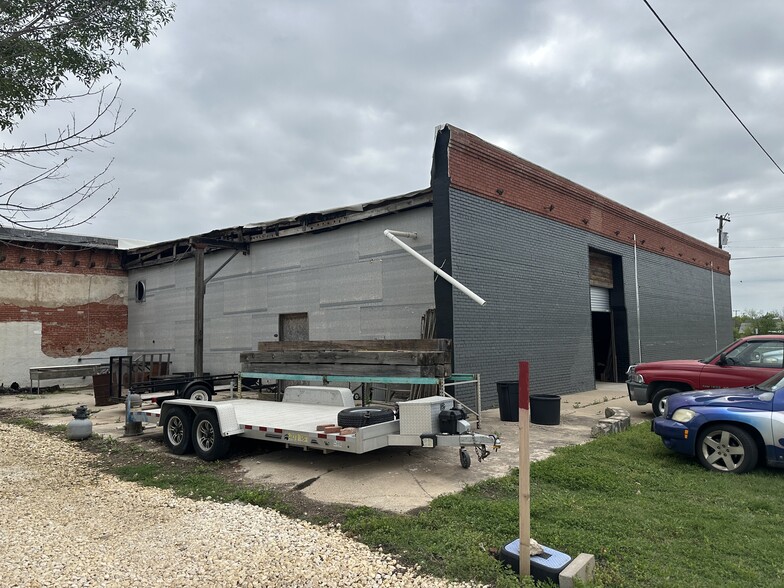 18 S Alvin Ailey St, Rogers, TX for sale - Building Photo - Image 2 of 41