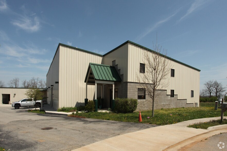 131-135 Crestview Ct, Nicholasville, KY for sale - Primary Photo - Image 1 of 1