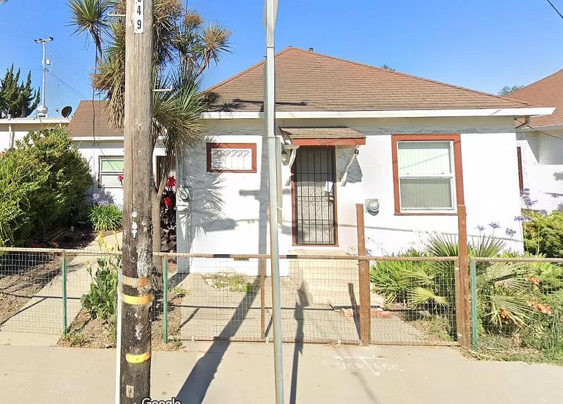 Multi-Unit Residential Opportunity portfolio of 2 properties for sale on LoopNet.com - Primary Photo - Image 1 of 2