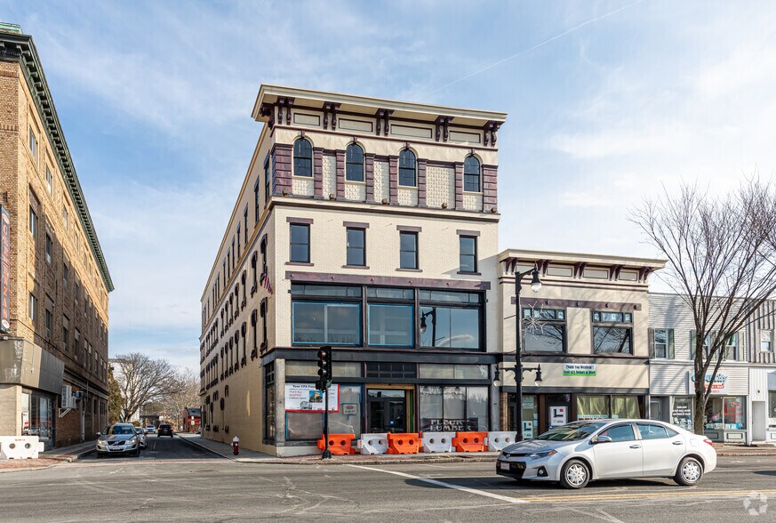 89 Elm St, Westfield, MA 01085