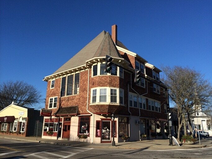 2 North St, Medfield, MA 02052