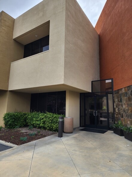 25241 Paseo De Alicia, Laguna Hills, CA for lease - Building Photo - Image 2 of 33