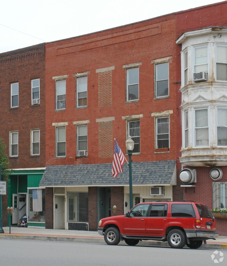 958962 Pennsylvania Ave, Tyrone, PA 16686