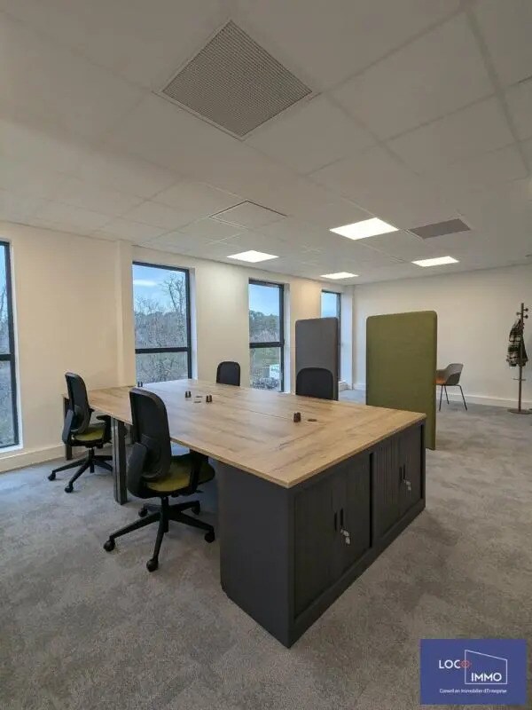 Office in Mérignac for lease Interior Photo- Image 1 of 5