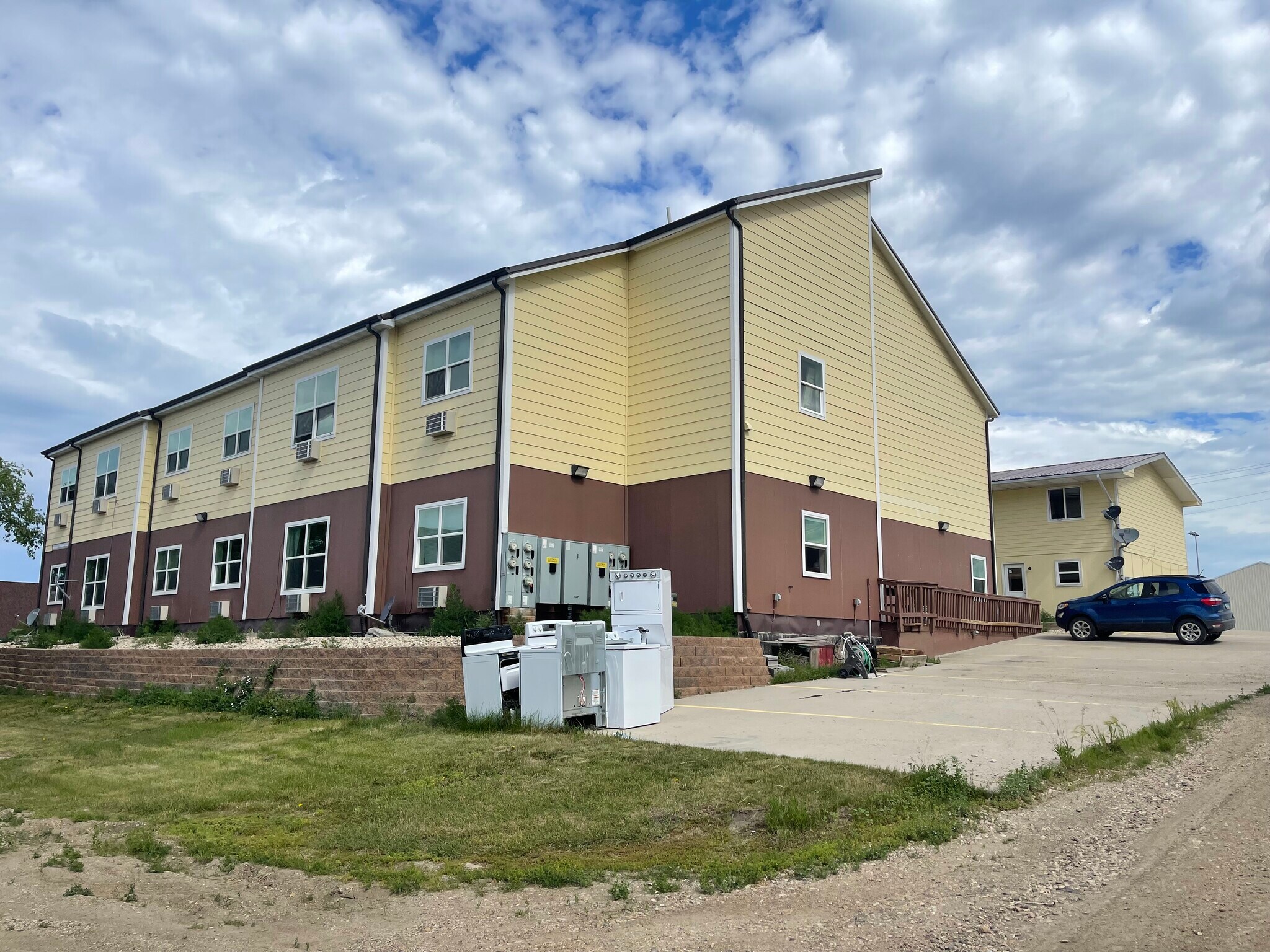 11 5th Ave NW, Parshall, ND 58770 Apartment Complex