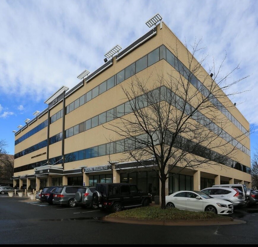 8230 Boone Blvd, Vienna, VA for lease Building Photo- Image 1 of 8