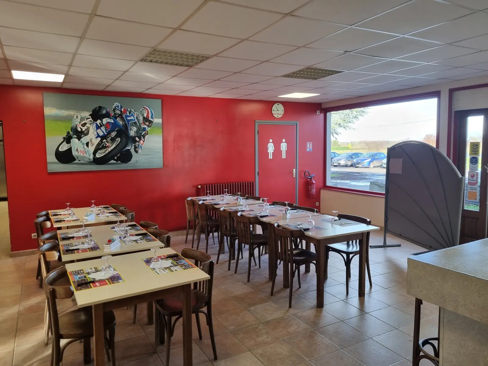 Retail in La Rivière-Saint-Sauveur for sale Interior Photo- Image 1 of 2