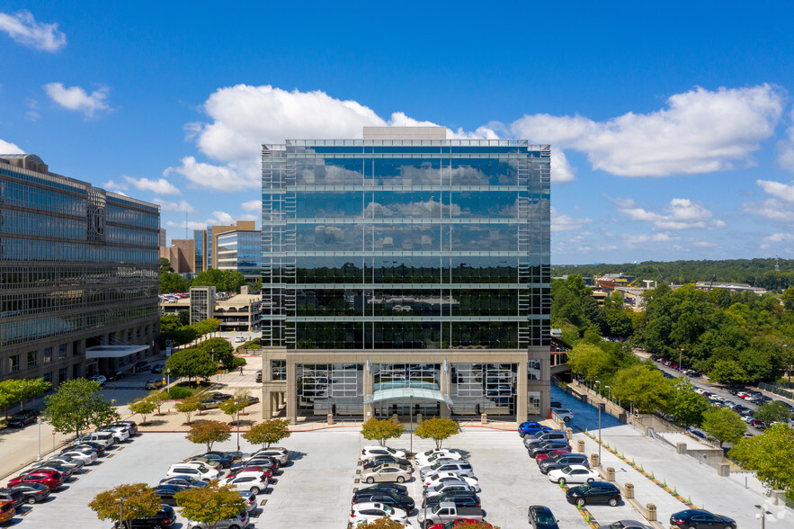 5673 Peachtree Dunwoody Rd NE, Atlanta, GA for lease - Building Photo - Image 2 of 16