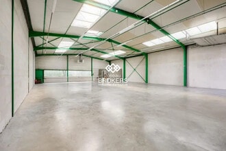 Flex in Saint-Genis-Laval for lease Interior Photo- Image 2 of 5