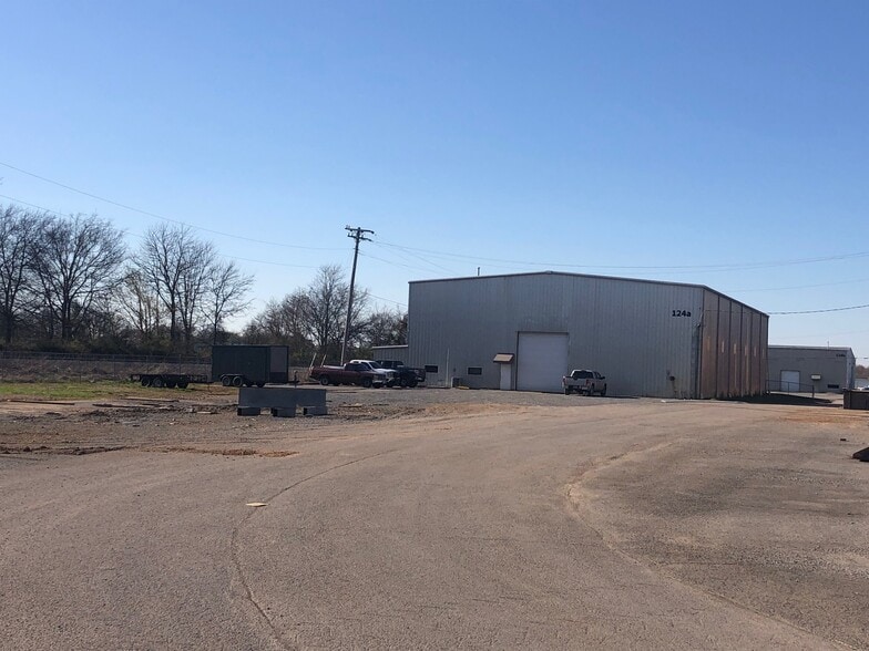 124A Davis St, Portland, TN for lease - Building Photo - Image 3 of 5