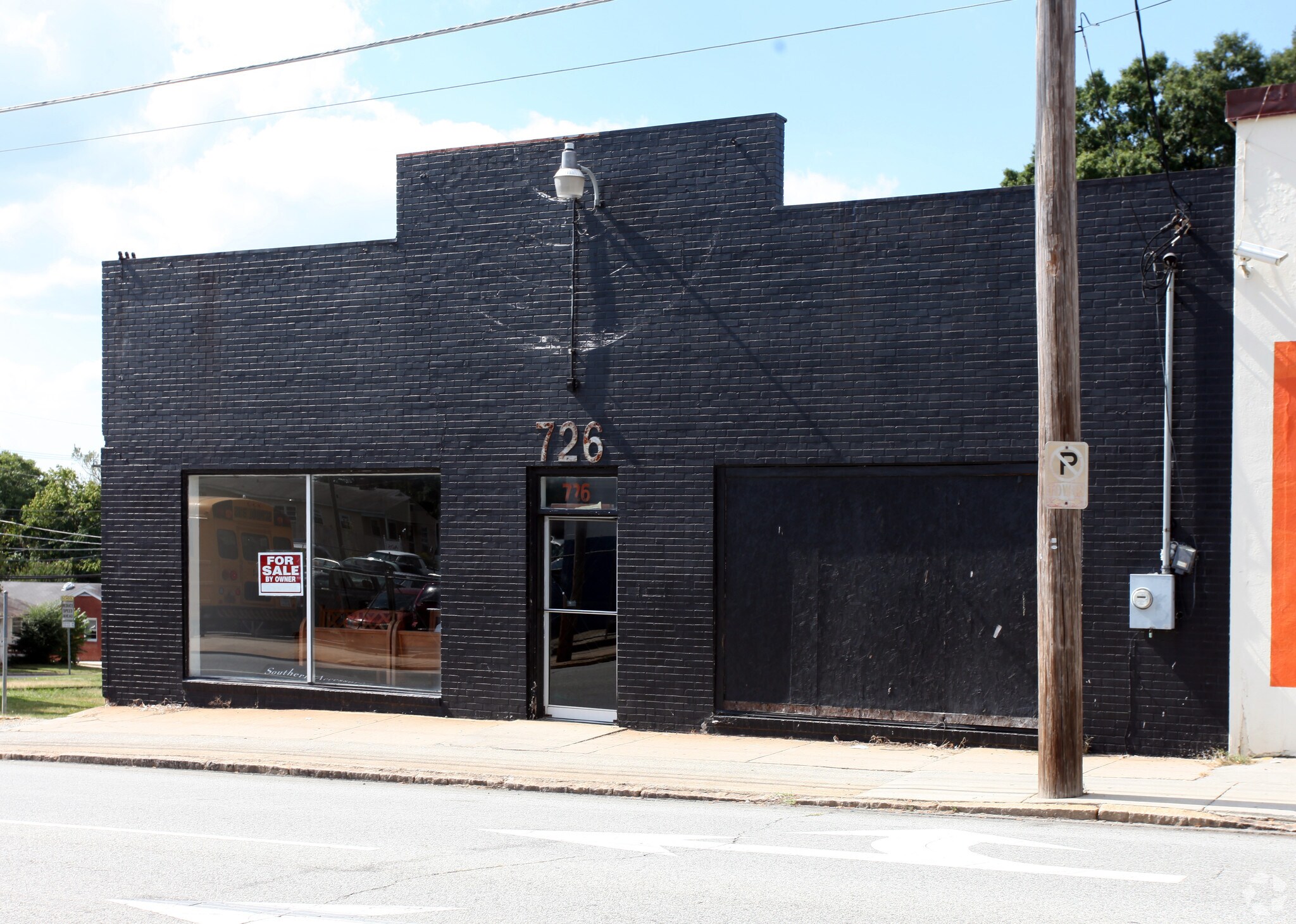 726 English Rd, High Point, NC for sale Primary Photo- Image 1 of 1