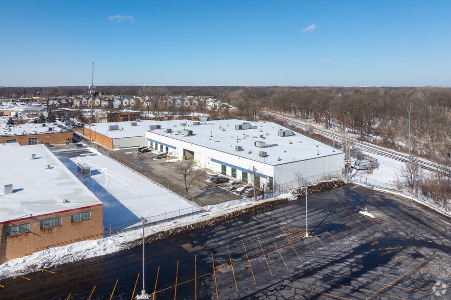 5565-5575 N Lynch Ave, Chicago, IL for lease - Building Photo - Image 2 of 4