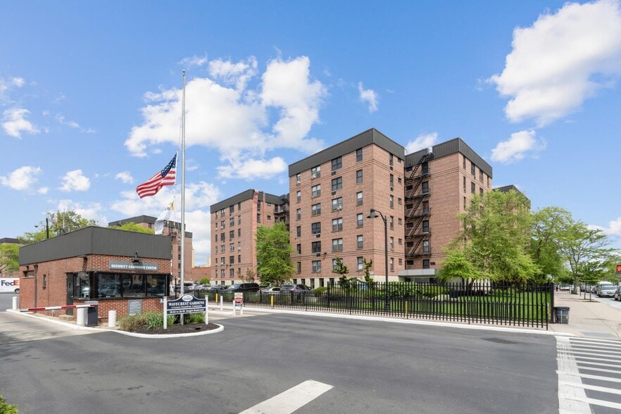 2010 Seagirt Blvd, Far Rockaway, NY for lease - Building Photo - Image 3 of 5