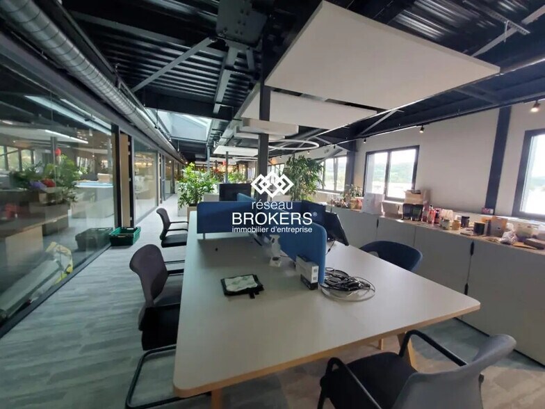 Office in Epagny Metz-Tessy for lease - Interior Photo - Image 3 of 12