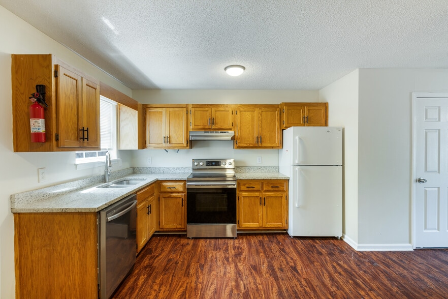 530 Hogue Ave, Rockmart, GA for sale - Interior Photo - Image 3 of 7