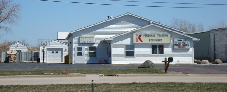 1990 Walter Ct, Oshkosh, WI for sale - Primary Photo - Image 1 of 1