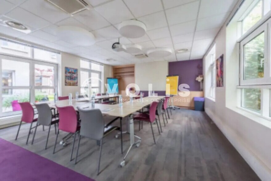 Office in Neuilly-sur-Seine for lease - Interior Photo - Image 1 of 12