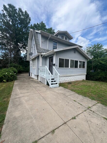 785 Bellevue Ave, Akron, OH for sale - Primary Photo - Image 1 of 1
