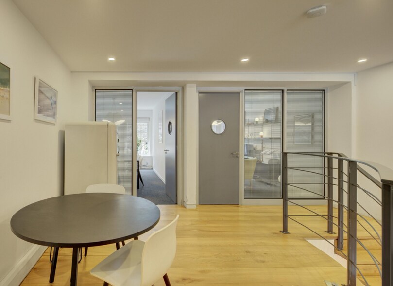 29 Brook Mews North, London for lease - Interior Photo - Image 3 of 6