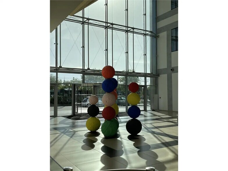 Office in Bezons for lease - Lobby - Image 3 of 8