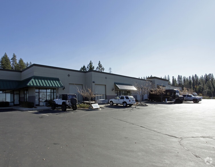 1050 Whispering Pines Ln, Grass Valley, CA for lease - Building Photo - Image 2 of 5
