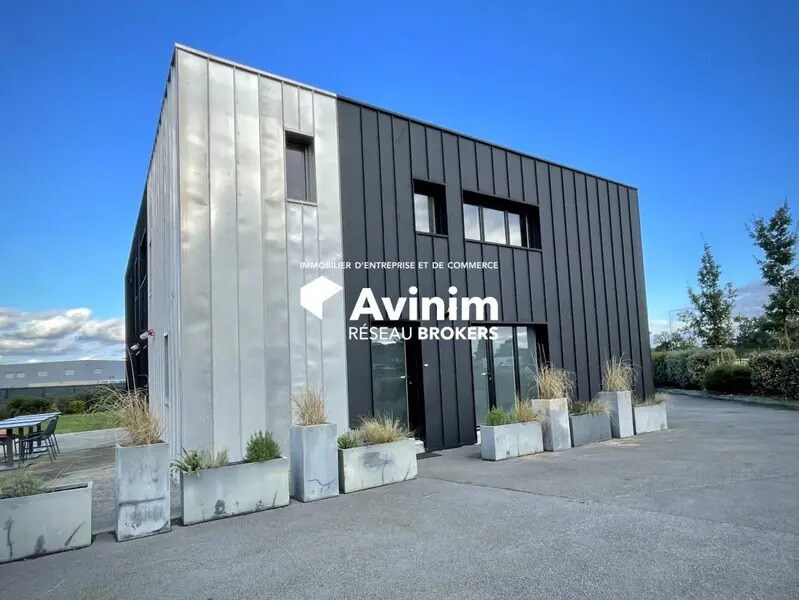 Flex in Cintré for sale Building Photo- Image 1 of 14