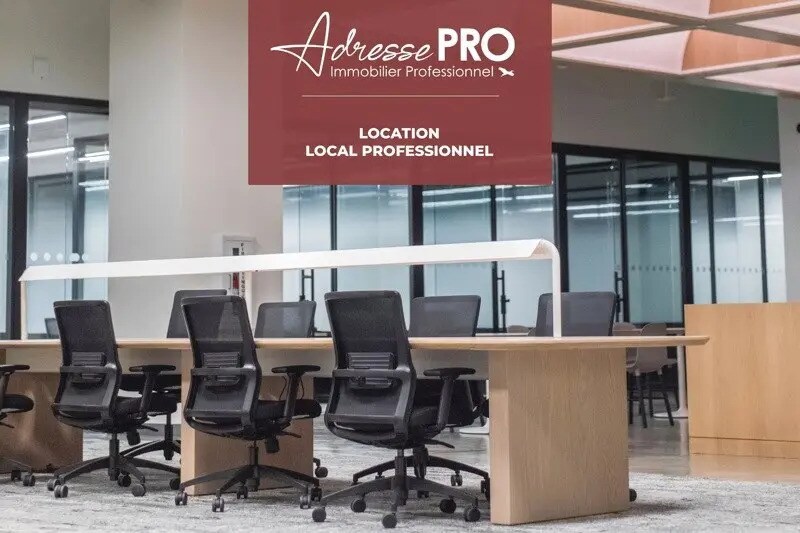 Retail in Saint-Martin-des-Champs for lease - Interior Photo - Image 1 of 1