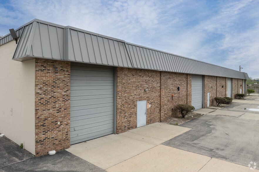 700-750 S Chestnut Ave, Park City, IL for sale - Primary Photo - Image 1 of 6
