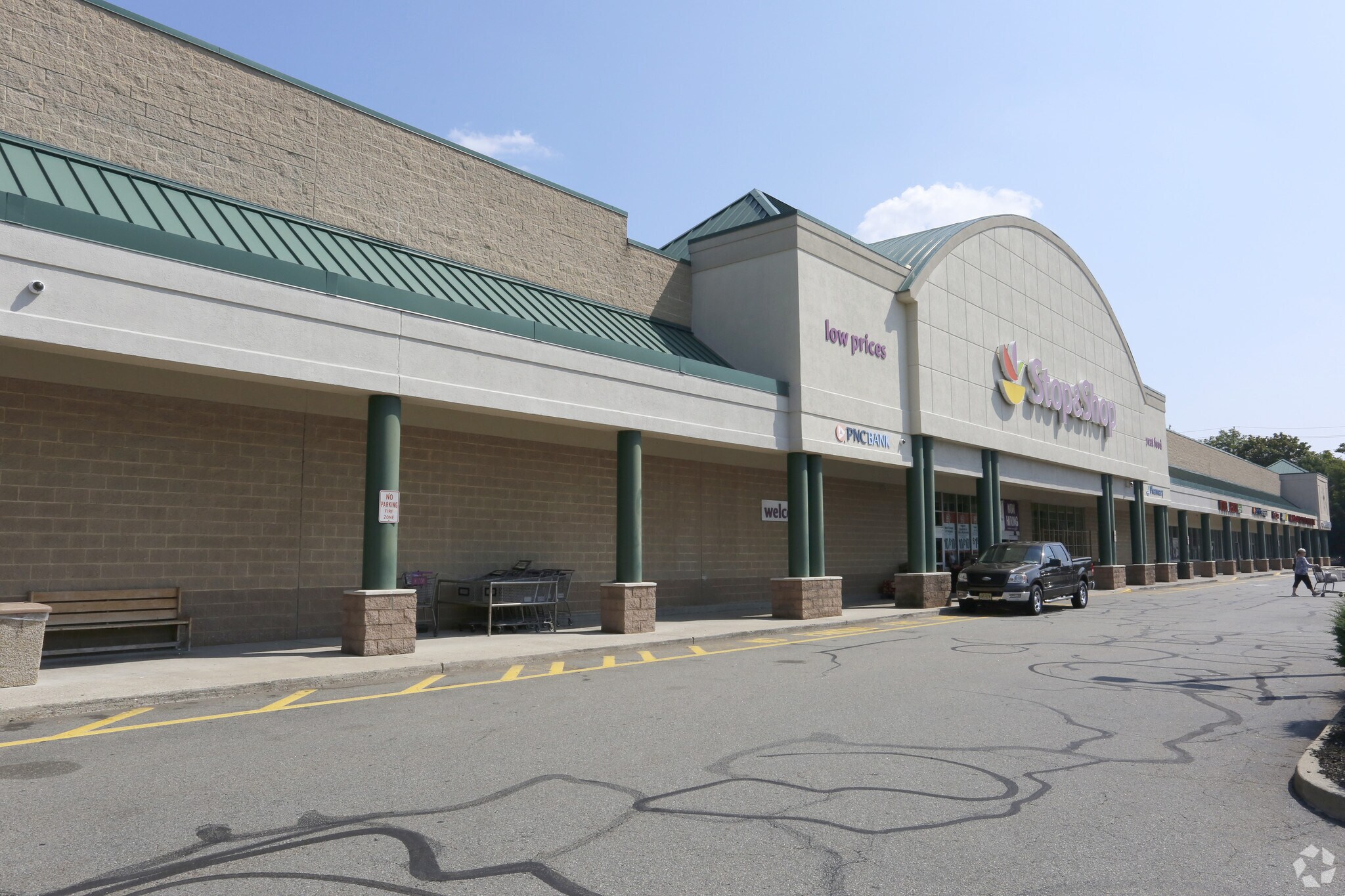 675 Paterson Ave, Carlstadt, NJ 07072 Carlstadt Commons