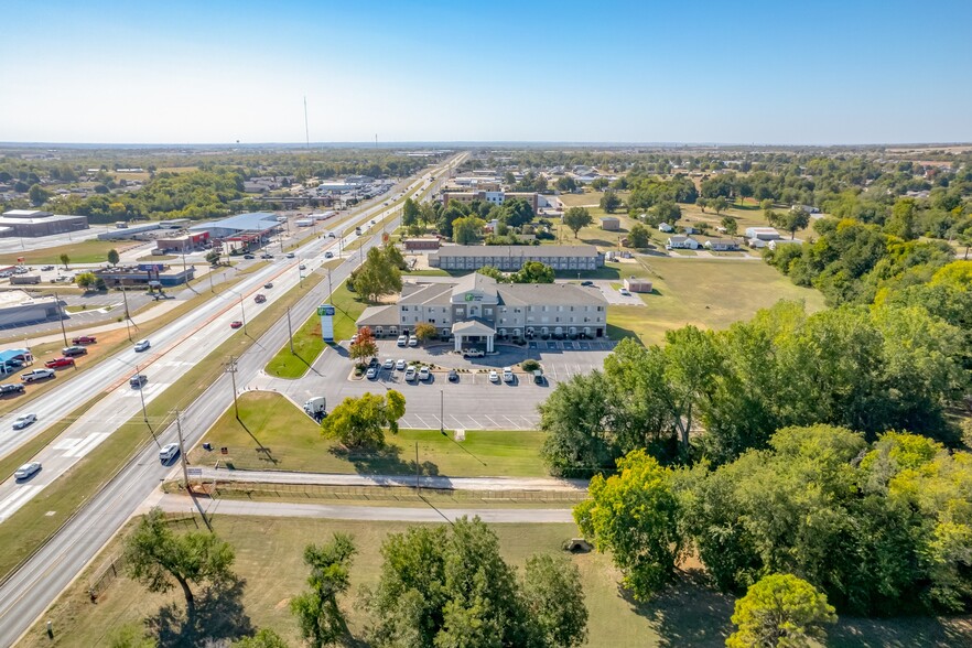 2610 S 4th St, Chickasha, OK for sale - Aerial - Image 2 of 5