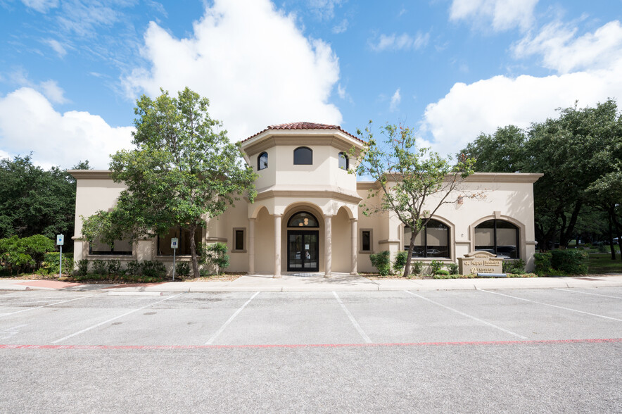 4 Dominion Dr, San Antonio, TX for lease - Building Photo - Image 1 of 2