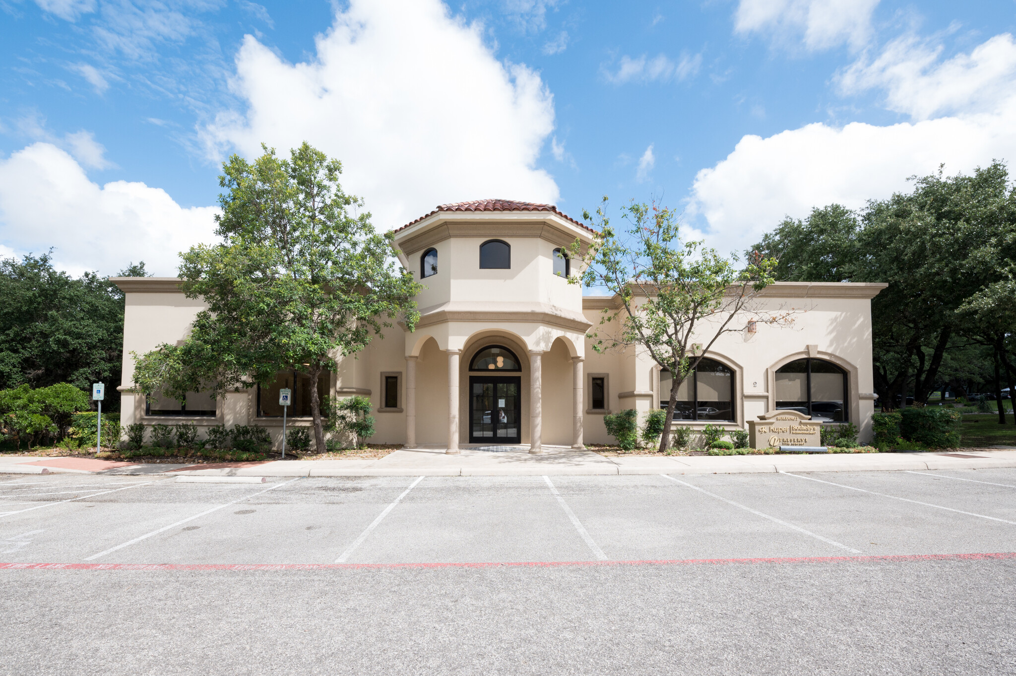 4 Dominion Dr, San Antonio, TX for lease Building Photo- Image 1 of 3