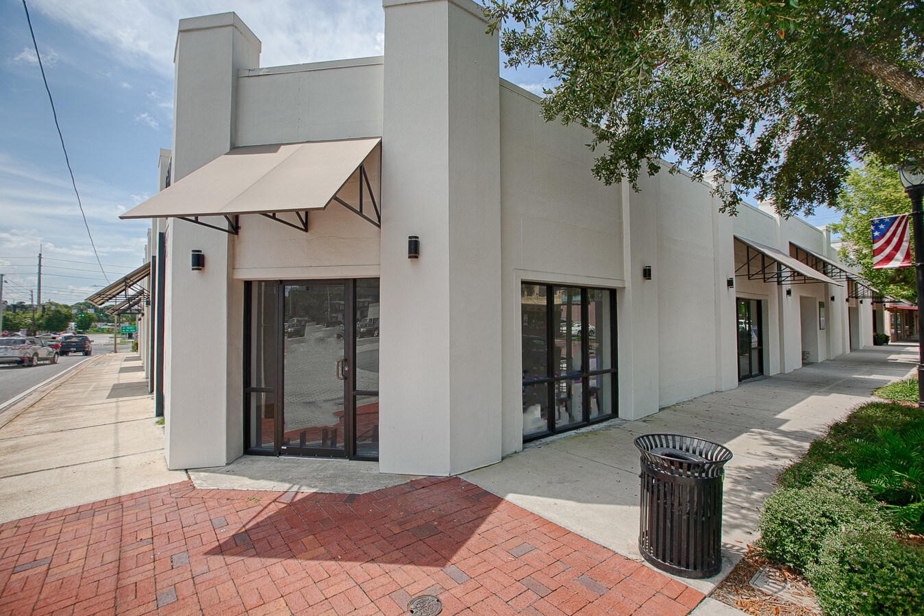 218 N Eustis St, Eustis, FL 32726