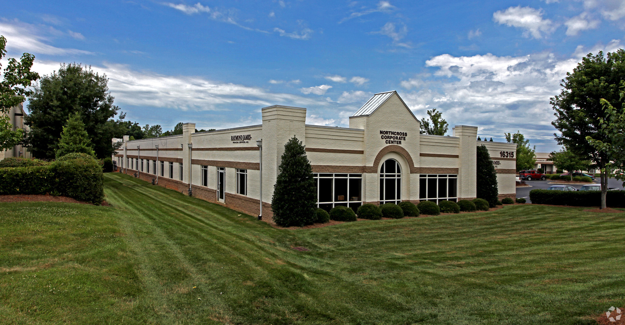 16315 Northcross Dr, Huntersville, NC for sale Primary Photo- Image 1 of 1