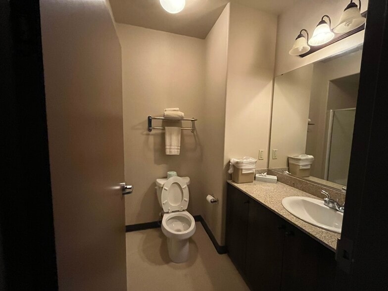 913 4th St SW, Stanley, ND for lease - Interior Photo - Image 2 of 23