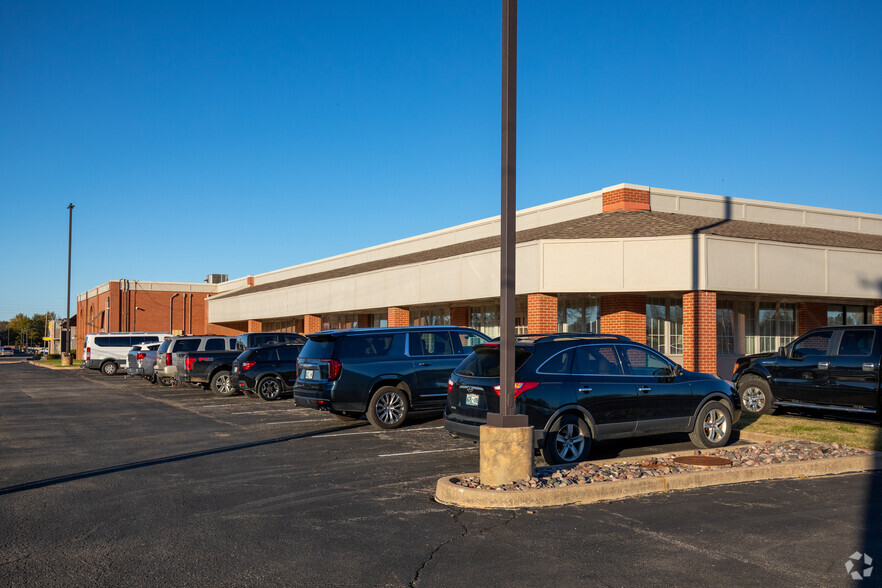 1422 E 71st St, Tulsa, OK for lease - Primary Photo - Image 1 of 44