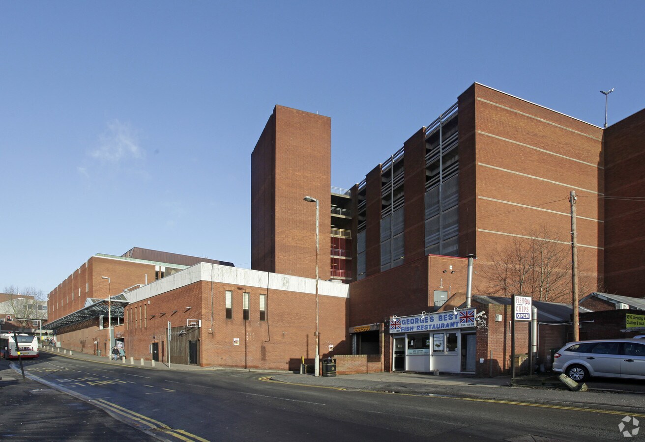 Victoria Rd, Sutton Coldfield, B72 1SY - Red Rose Centre | LoopNet