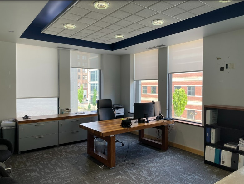 112 W Jefferson Blvd, South Bend, IN for lease - Interior Photo - Image 2 of 17