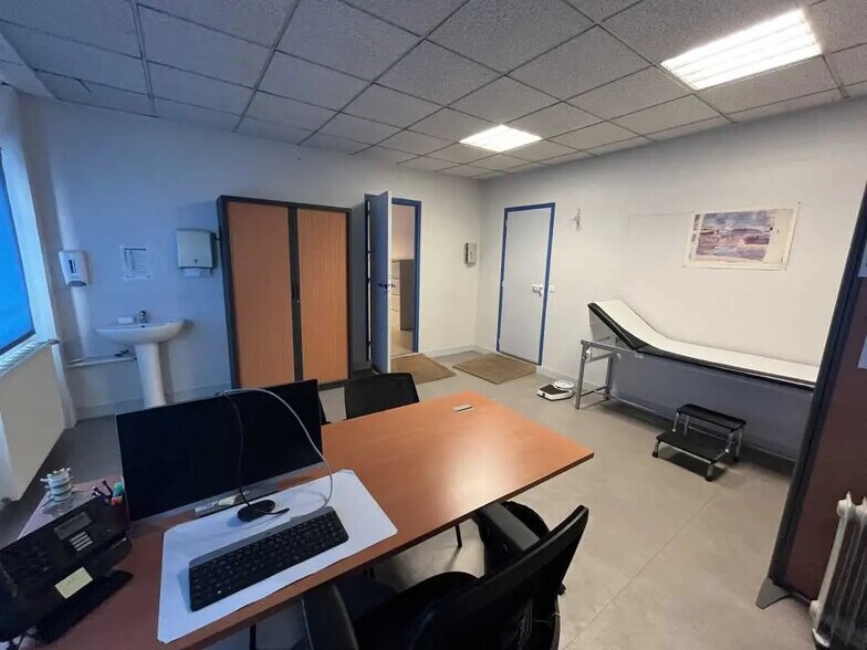 Office in Ingré for lease - Building Photo - Image 3 of 6