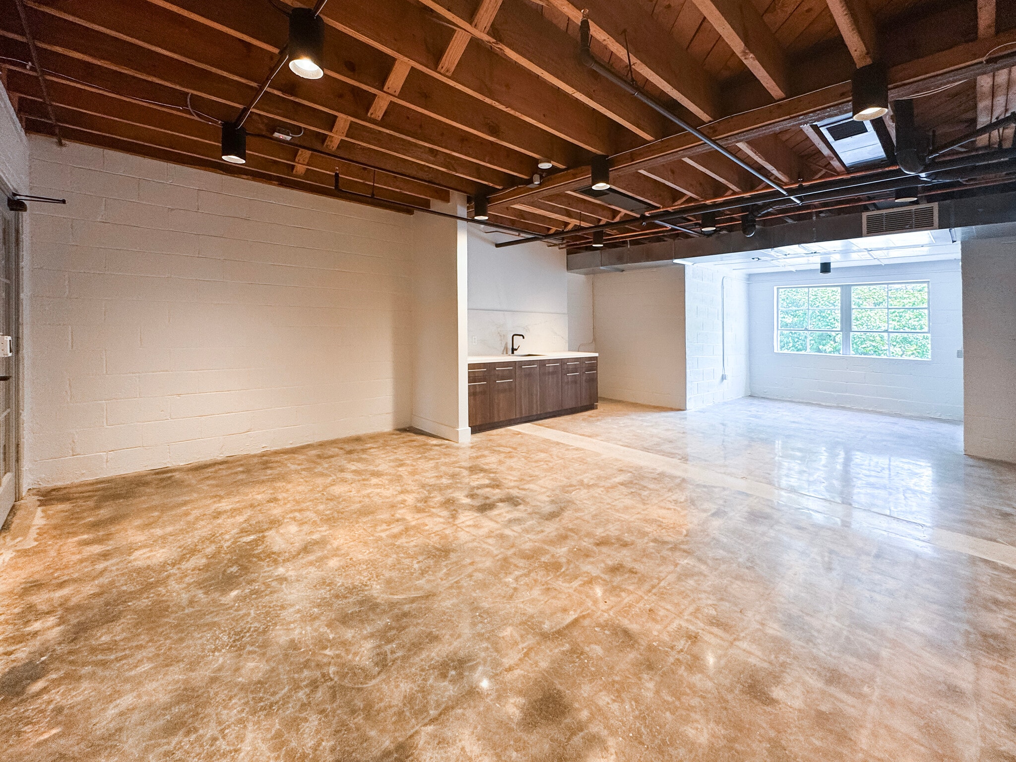 1881 Howell Mill Rd NW, Atlanta, GA for lease Interior Photo- Image 1 of 3