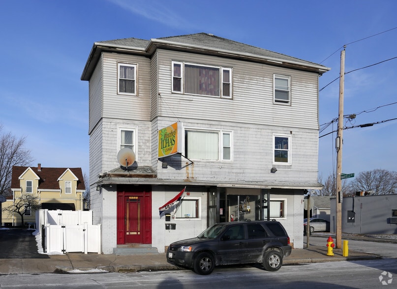 472 Waterman Ave, East Providence, RI for sale - Primary Photo - Image 1 of 1