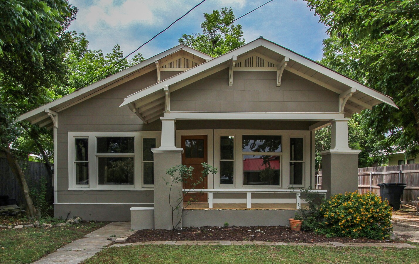 578 S Castell Ave, New Braunfels, TX 78130