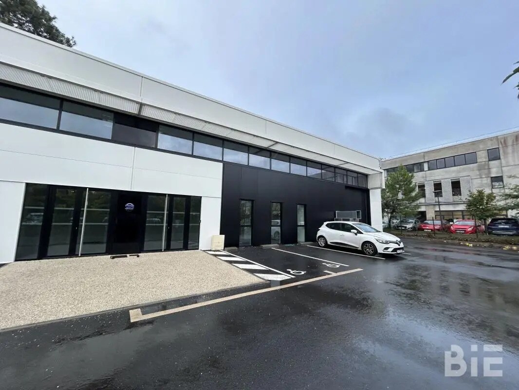 Office in Mérignac for lease Building Photo- Image 1 of 9
