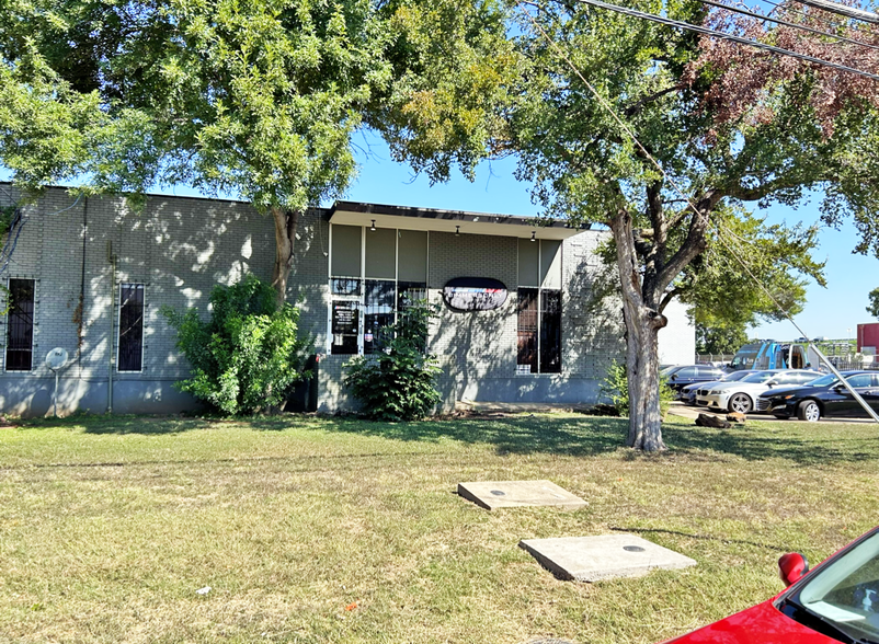 1539 Round Table Dr, Dallas, TX for sale - Building Photo - Image 2 of 25