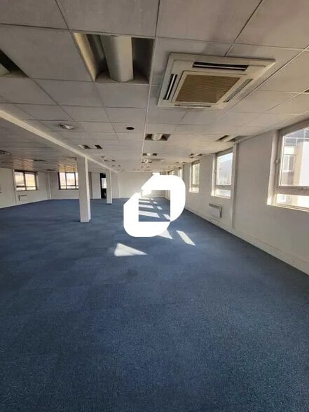 Office in Saint-Denis for lease - Interior Photo - Image 2 of 5