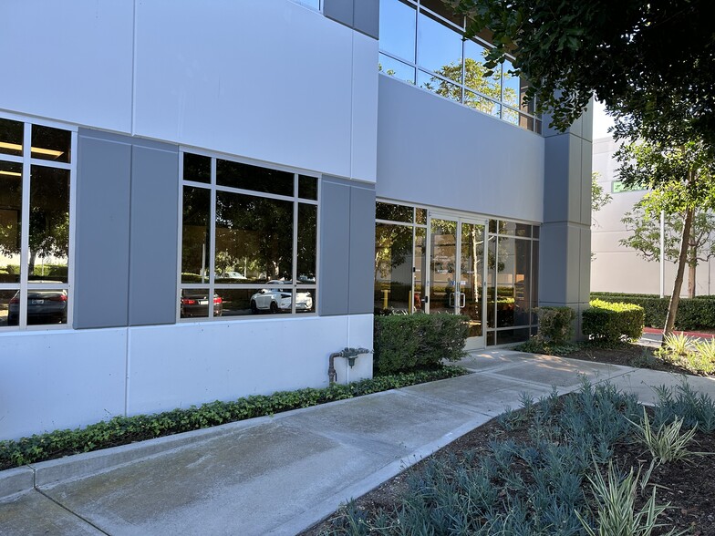 200 Goddard, Irvine, CA for sale - Building Photo - Image 2 of 17