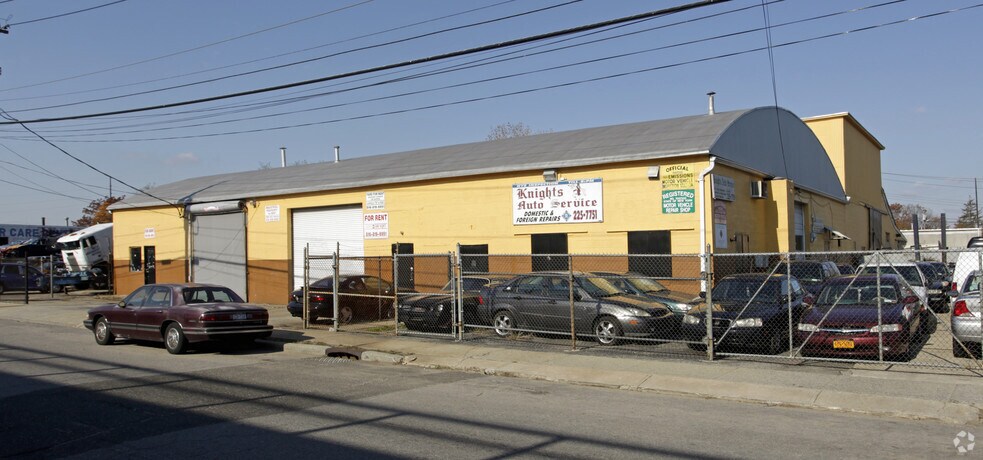 400 W Hoffman Ave, Lindenhurst, NY for lease - Building Photo - Image 1 of 1
