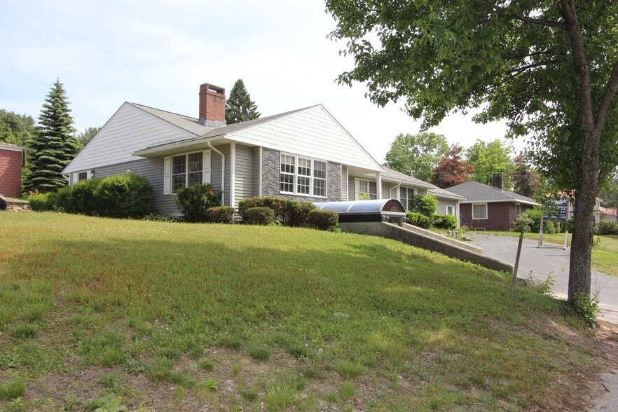 71 East Ave, Lewiston, ME 04240